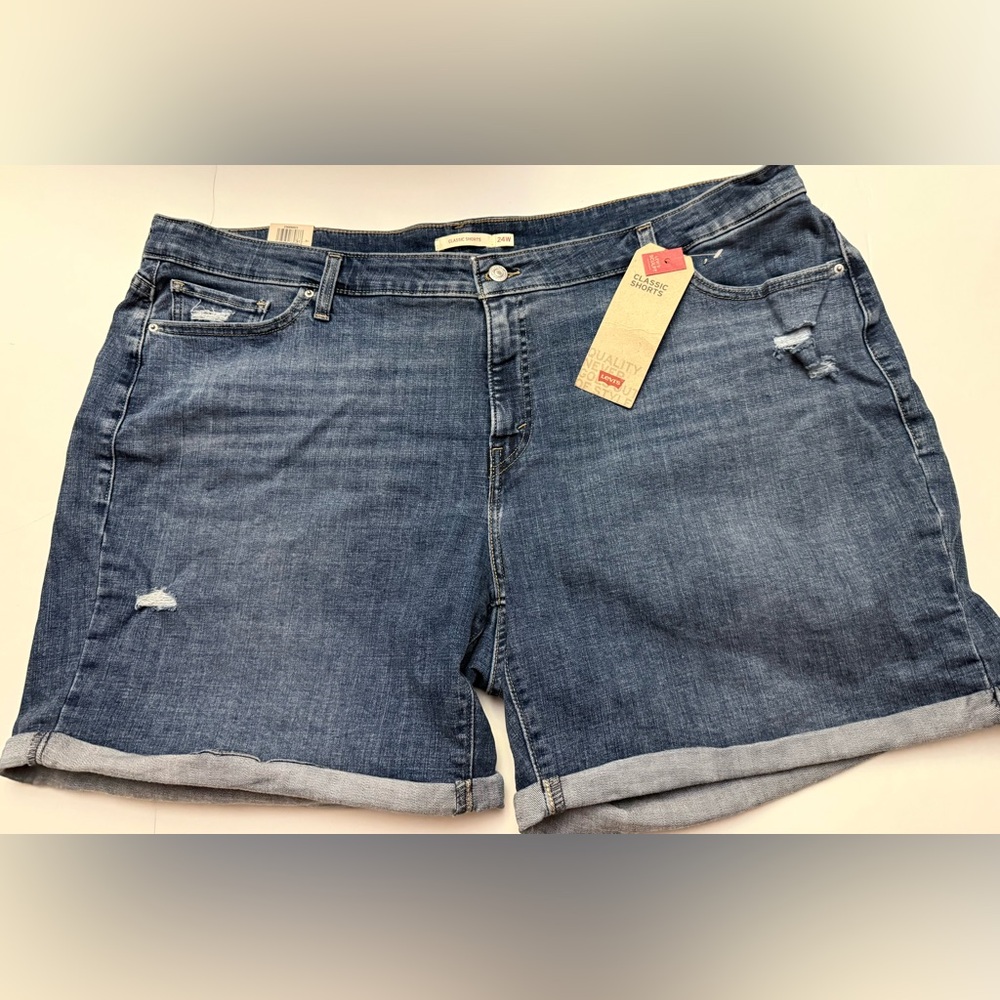 New Levi's 24W sculpt denim shorts